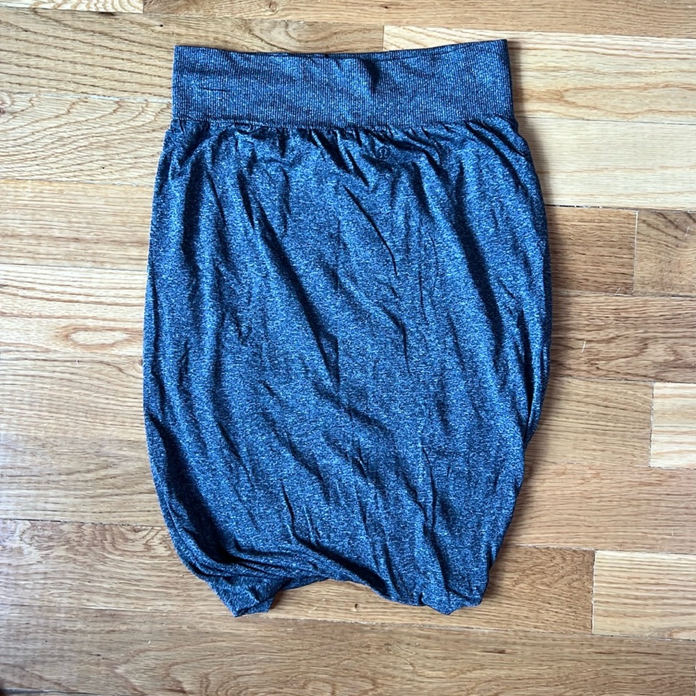 Cute lululemon skirt. Barely worn!